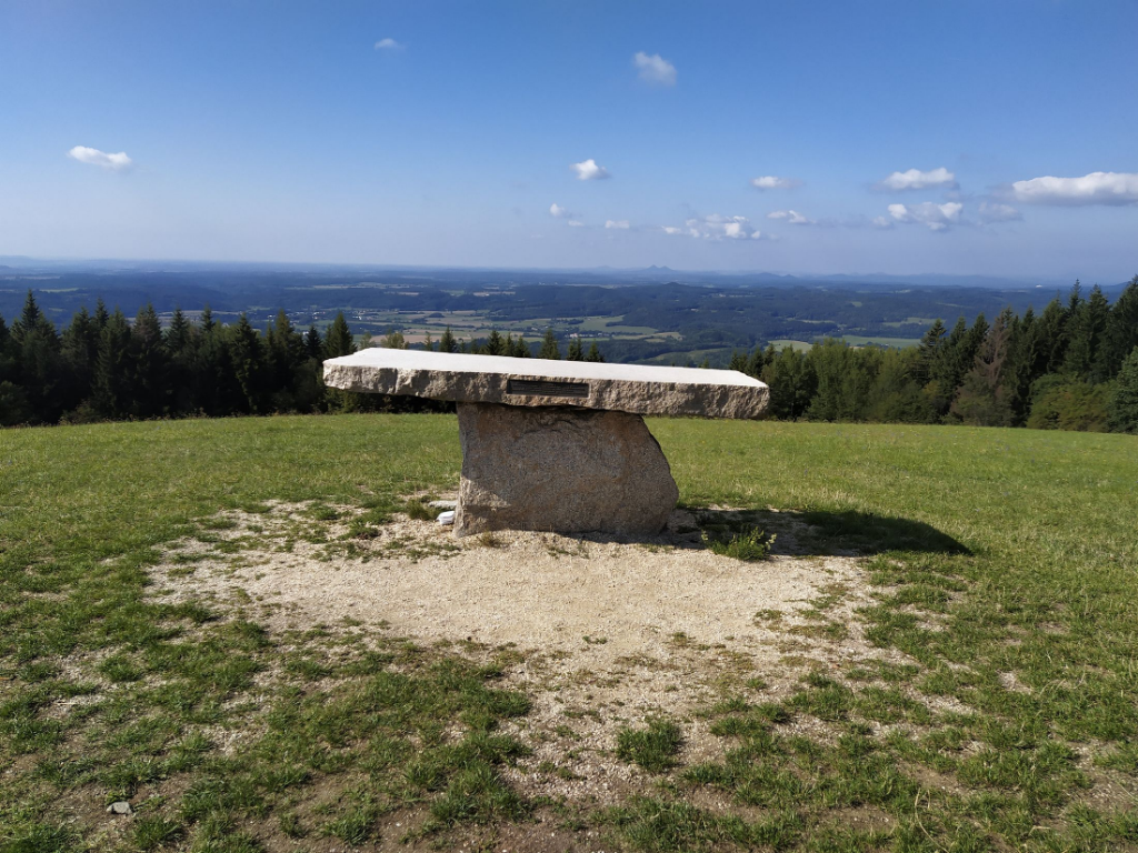 Kamenný stolec