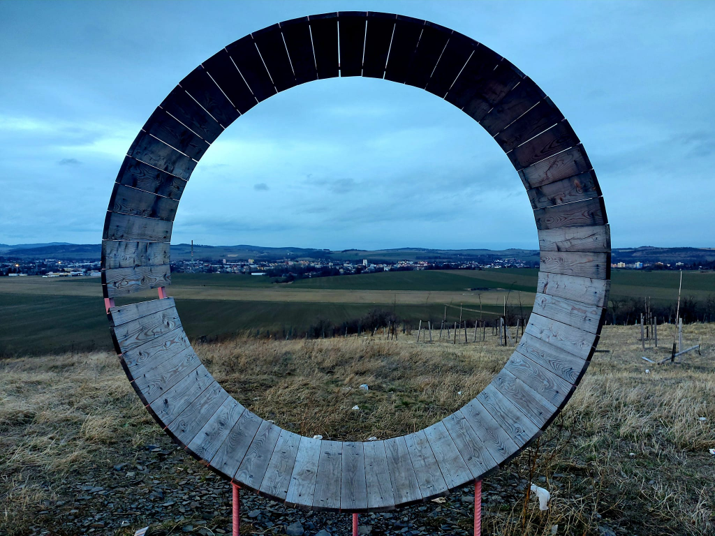 Dřevěný kruh nad Letištěm Krnov