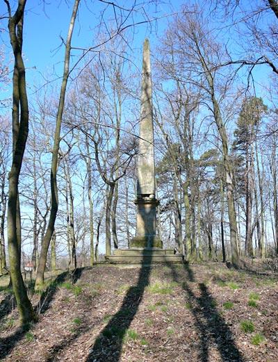  Egyptský obelisk