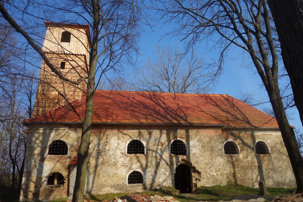 Kostel sv. Jiří v zaniklé obci Pelhřimovy